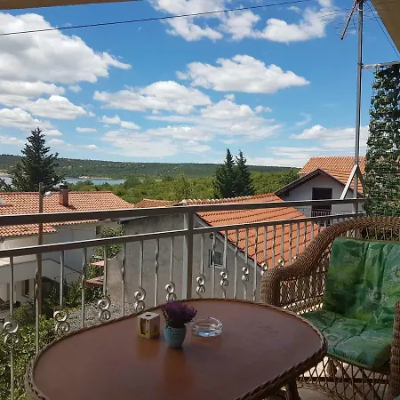 Apartman Lucija 아파트 *