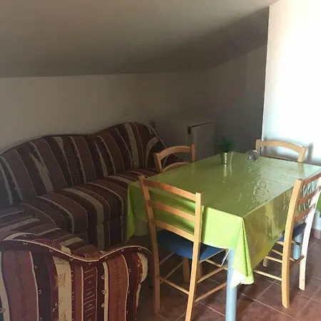 Apartman Lucija 아파트 *