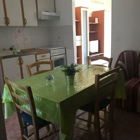 Apartman Lucija *